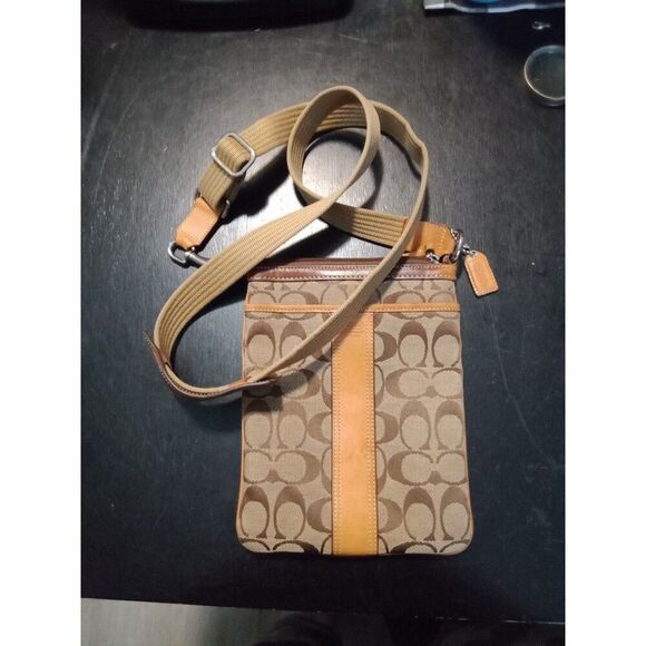 Coach No. H05N-6016 Crossbody Signature "C" Logo Print Bag Orange - Picture 1 of 9
